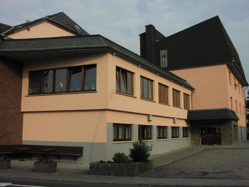 Hotel Restaurant Braas Esch-sur-Sûre Dış mekan fotoğraf
