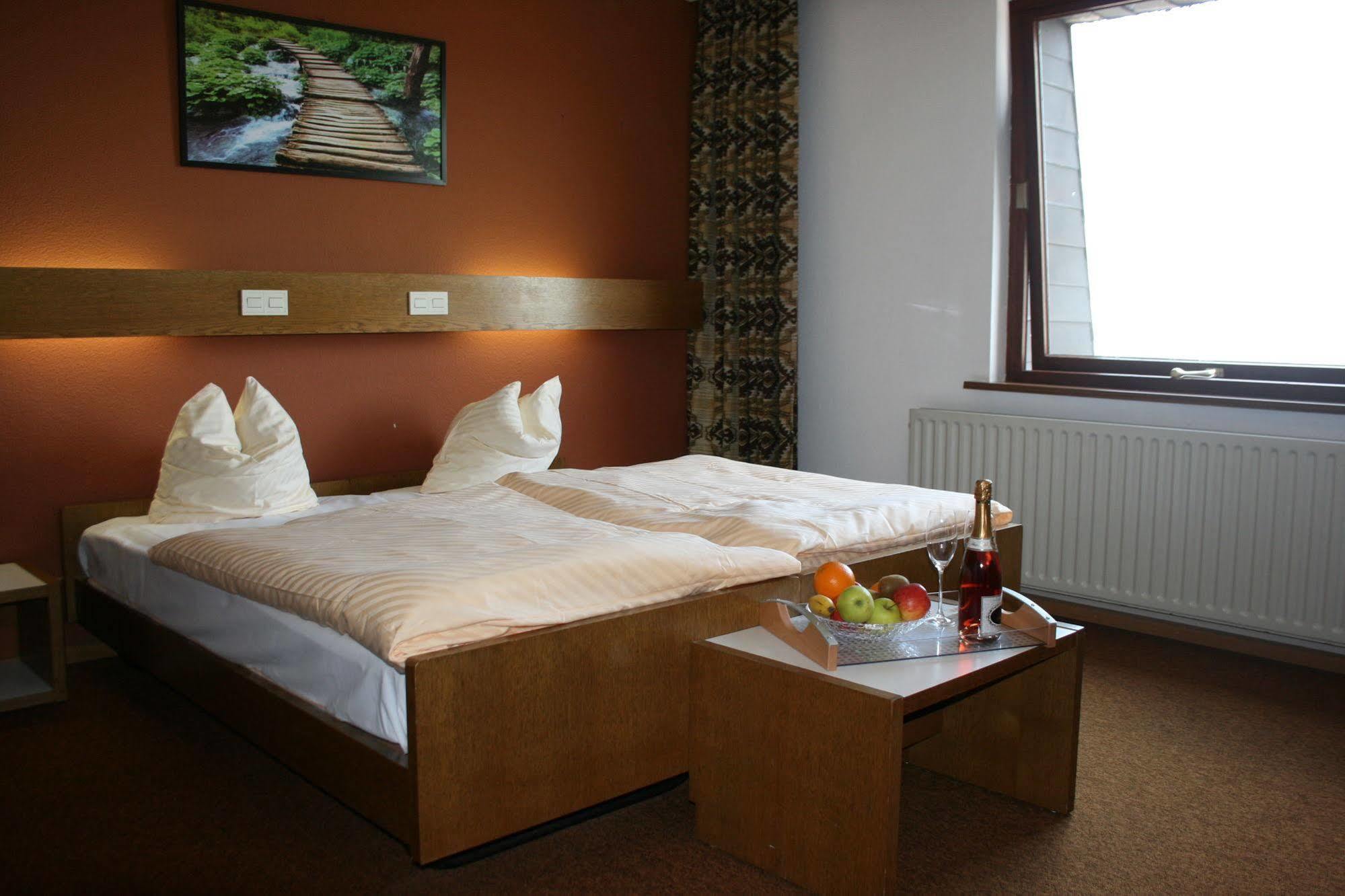 Hotel Restaurant Braas Esch-sur-Sûre Dış mekan fotoğraf