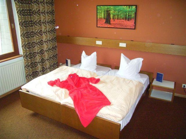 Hotel Restaurant Braas Esch-sur-Sûre Dış mekan fotoğraf